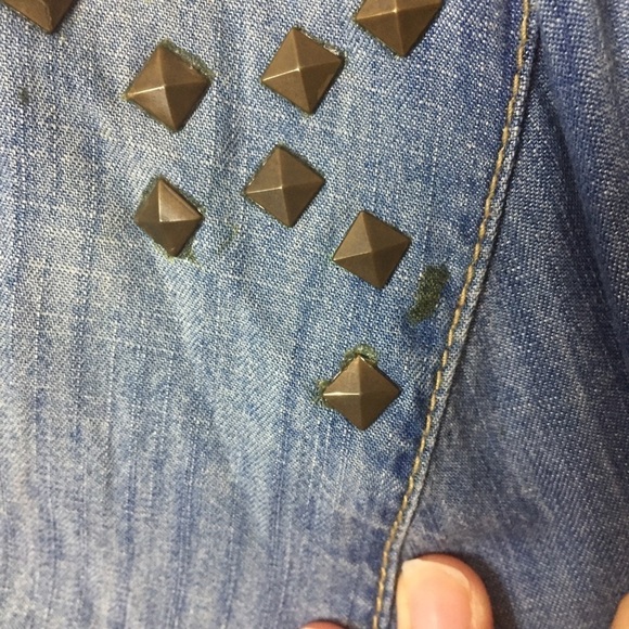 [BDG] Chambray Studded Shoulder Button Down Top - Picture 6 of 10